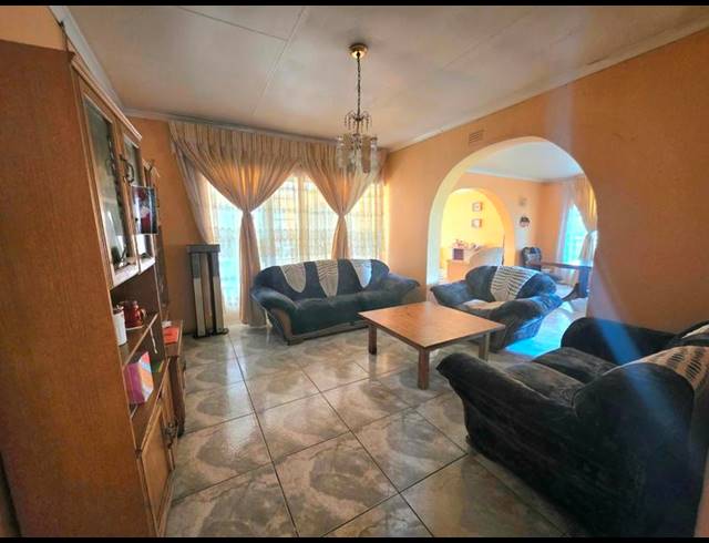3 BEDROOM HOUSE FOR SALE IN DAWN PARK